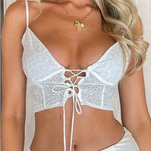 BEGINNING BOUTIQUE- Cassidy White Broderie Crop Top Women’s US 4